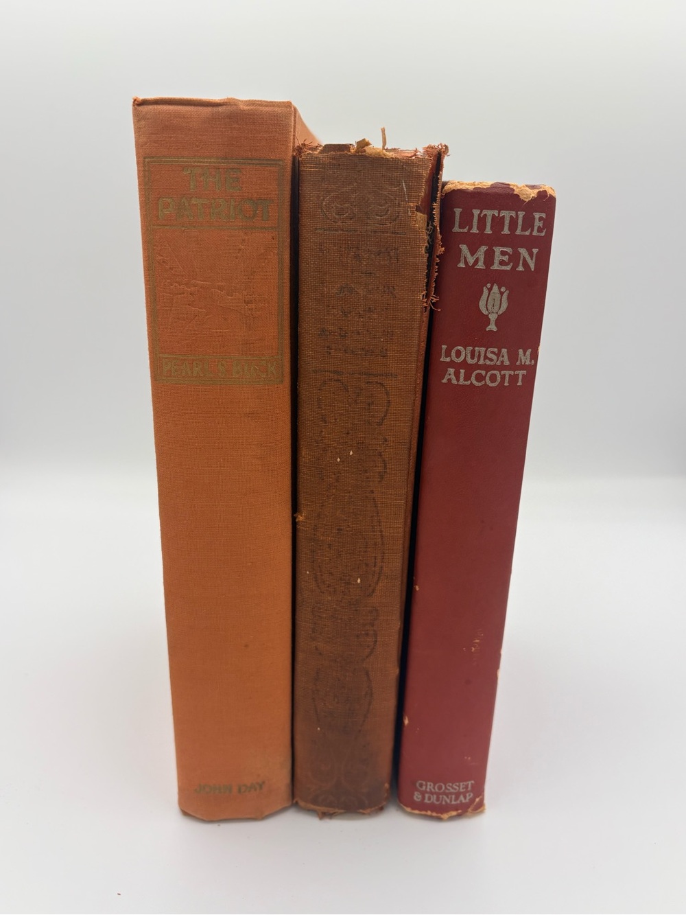 Vintage Classic Literature Books, 3, Louisa May Alcott, Pearl S.Buck, de Mep